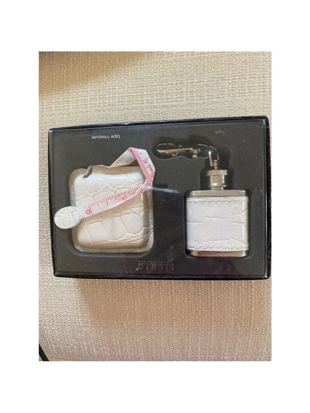Sicura Tape Measure and Flask Set, White, Silver